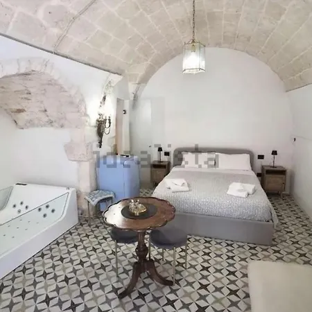 Luxe With Jacuzzi, Center * Ostuni
