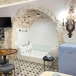 Lägenhet Luxe With Jacuzzi, Center Ostuni