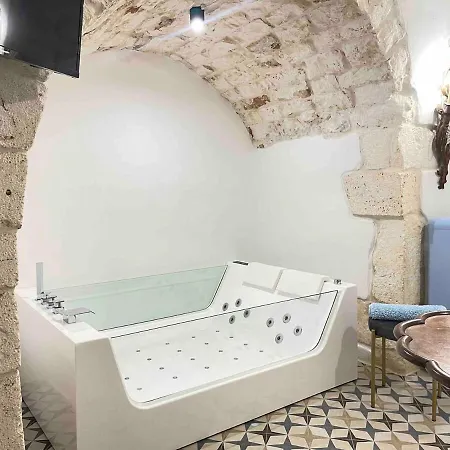 Luxe With Jacuzzi, Center Ostuni