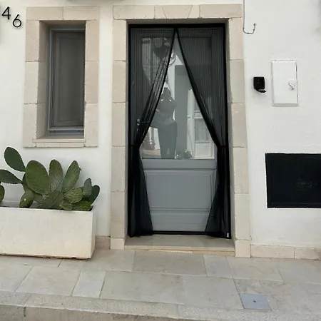 Luxe With Jacuzzi, Center *